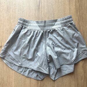 Lululemon Hotty Hot Short Long 4" Rhino Grey 6T